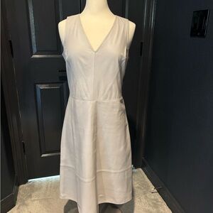 Elegant White Sleeveless Dress